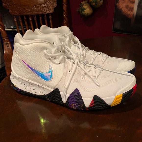 kyrie 4 run small